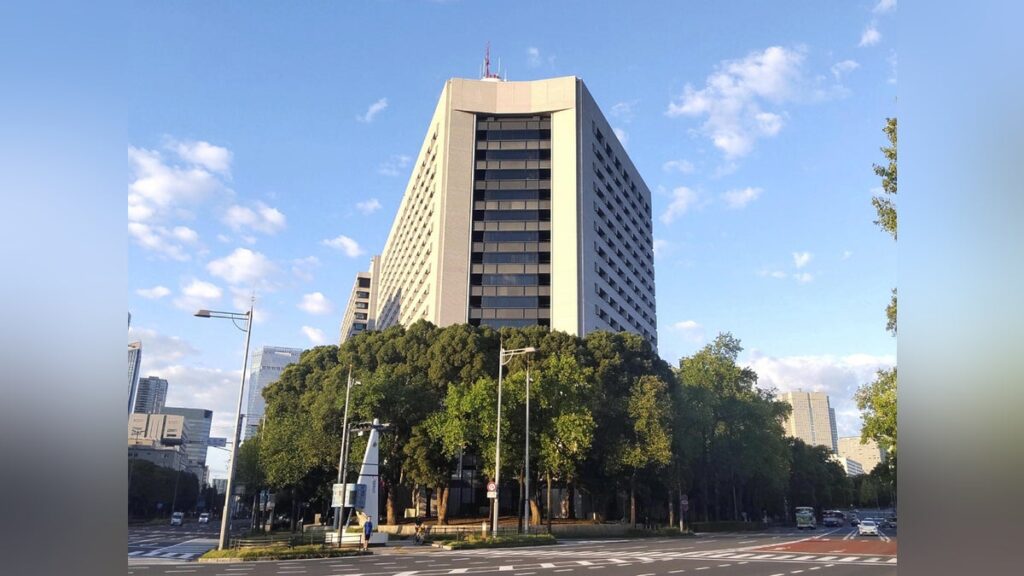債権回収名目で「社長に会わせろよ」と強要の疑い、暴力団組員と神奈川県警巡査長ら男４人逮捕 - 読売新聞オンライン