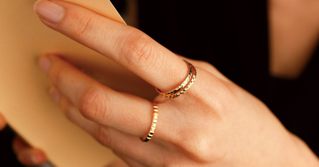 「宝石の街」は金属をも輝かせる あらゆる光をリングに集める、山梨県発の匠の技 – WWDJAPAN 「宝石の街」は金属をも輝かせる あらゆる光をリングに集める、山梨県発の匠の技 - WWDJAPAN