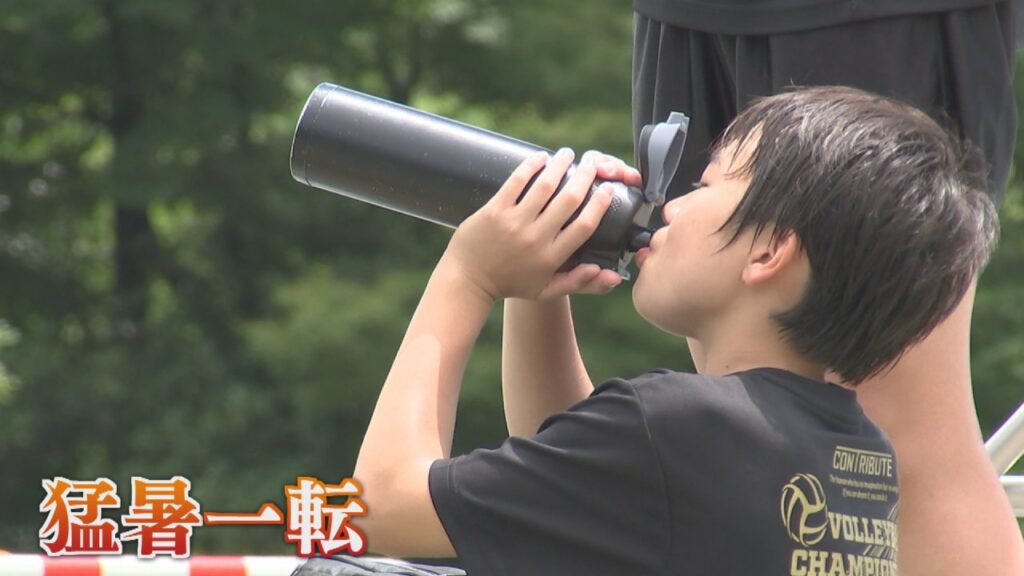 「海に入りたい…」甲府の最高気温は35.8℃ 3日連続で猛暑日 昼前から各地で天気が急変 北杜市ではひょう 山梨（UTYテレビ山梨） - Yahoo!ニュース - Yahoo!ニュース
