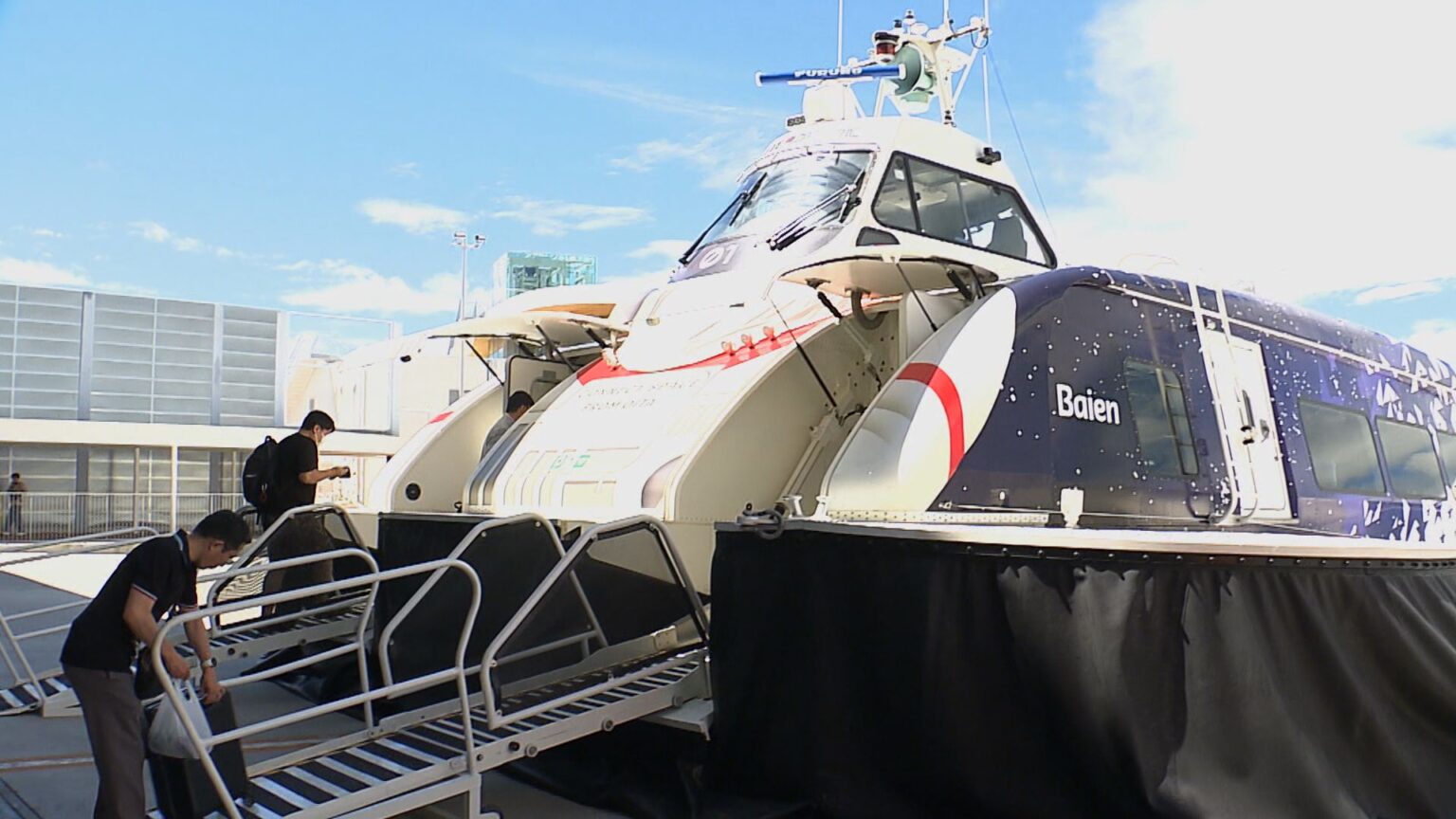16年ぶり復活のホーバークラフト 最高時速80キロで別府湾を駆け抜ける「本当にあっという間」約30分で空港へ【大分発】（FNNプライムオンライン） - Yahoo!ニュース - Yahoo!ニュース