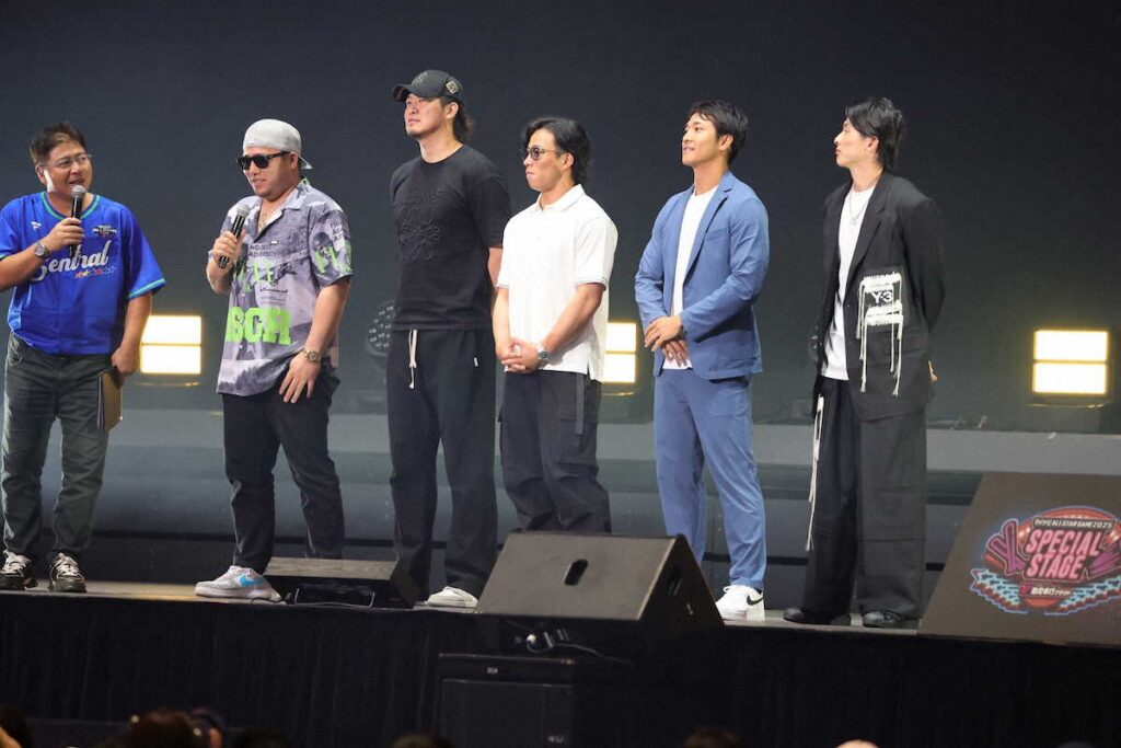 【球宴】ソフトバンク・山川 “ラッパー風”ガチ私服に「サイズがないんです」ネックレスのデザインは?（スポニチアネックス） - Yahoo!ニュース