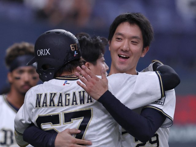 田嶋大樹「1人が好き…人と関わると自分が傷つく」孤高の左腕を変えた「結婚の幸せ」とオリックスの“父親ローテ”秘話「それはもう妻のおかげです」（Number Web） - Yahoo!ニュース