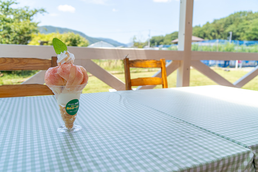 今年も桃パフェきたー (^◡^)！