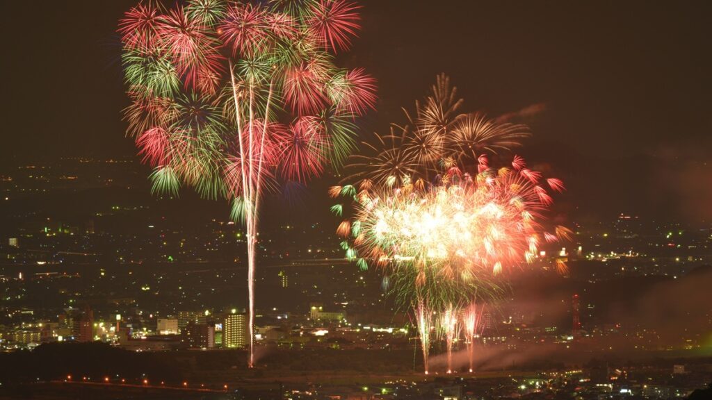 ディズニーのドローンショーも！「足利花火大会」8/2(土)開催！ アクセス情報や観賞スポット、臨時特急の運行情報をお届け（栃木県足利市） | 鉄道ニュース | 鉄道チャンネル