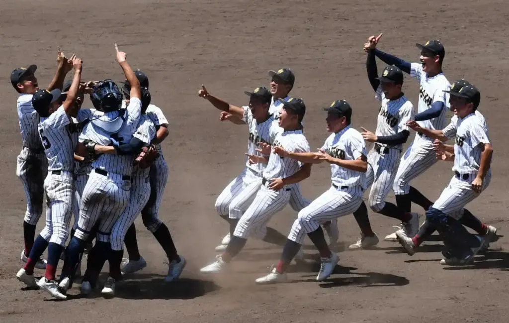 【高校野球】鳥取城北　猛攻20安打13得点で2年連続7度目甲子園　田中気迫の6安打完投 - スポニチ Sponichi Annex 野球
