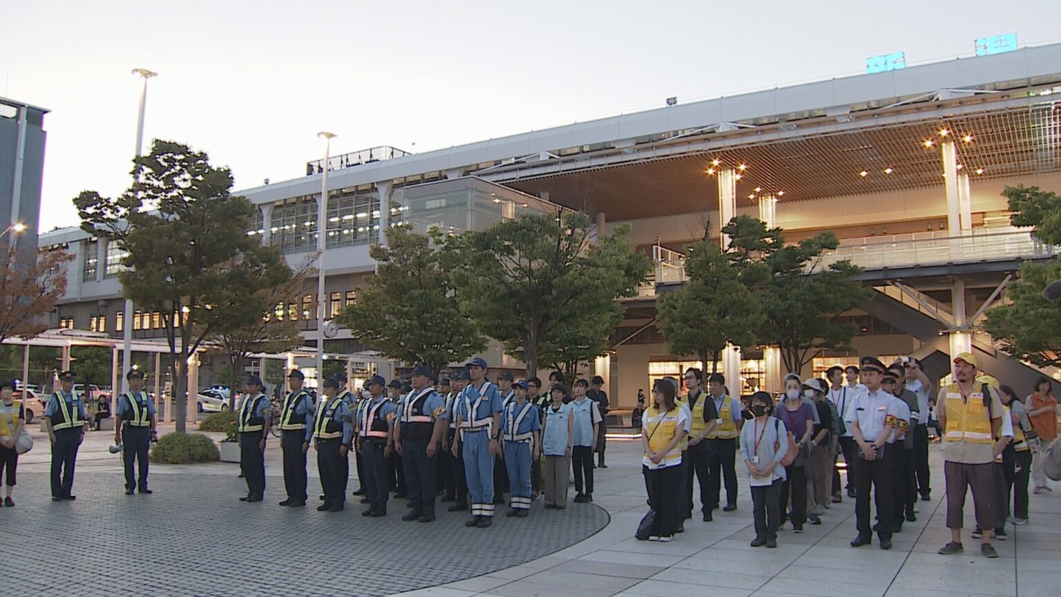 新潟駅周辺の治安悪化！？「夜なのに結構いる」若者集まり喫煙・飲酒・暴行…中・高校生が逮捕される事件も 警察による警戒続く | 新潟ニュース NST - 新潟ニュース NST