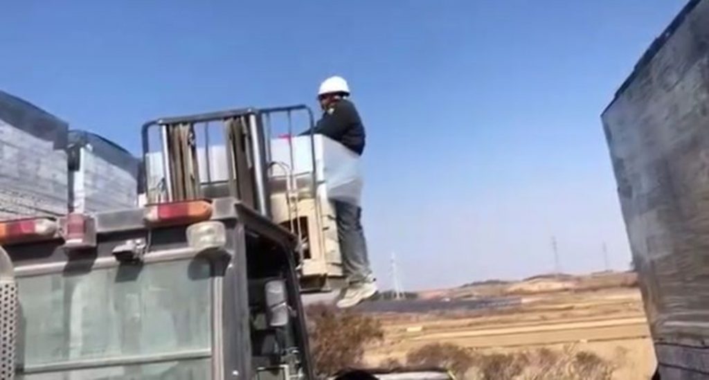 韓国レンガ工場・フォークリフトで外国人労働者宙づり…人権団体「韓国社会に根差す差別と暴力の象徴」（KOREA WAVE） - Yahoo!ニュース