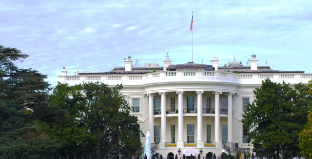 トランプ政権がカナダとメキシコに、25%の追加関税を発動、3ヵ国の間で貿易戦争が激化するおそれ。