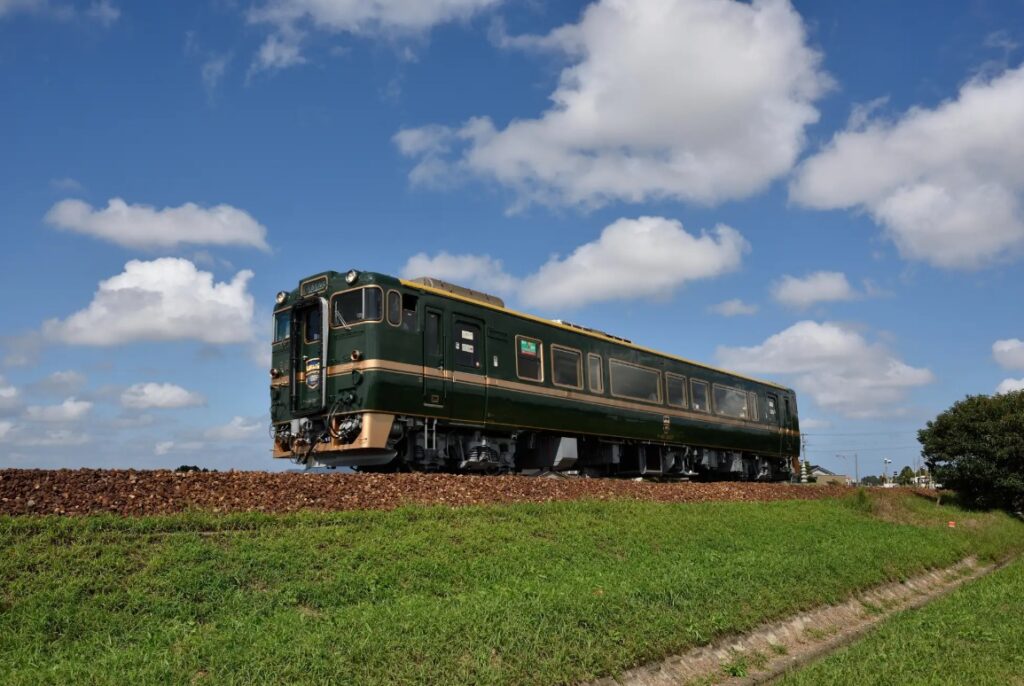 「べるもんた」10周年特別列車を運行！乗車する方法は？ 富山県の海と山を結ぶ観光列車での特別運行へ行ってみませんか？ | 鉄道ニュース | 鉄道チャンネル