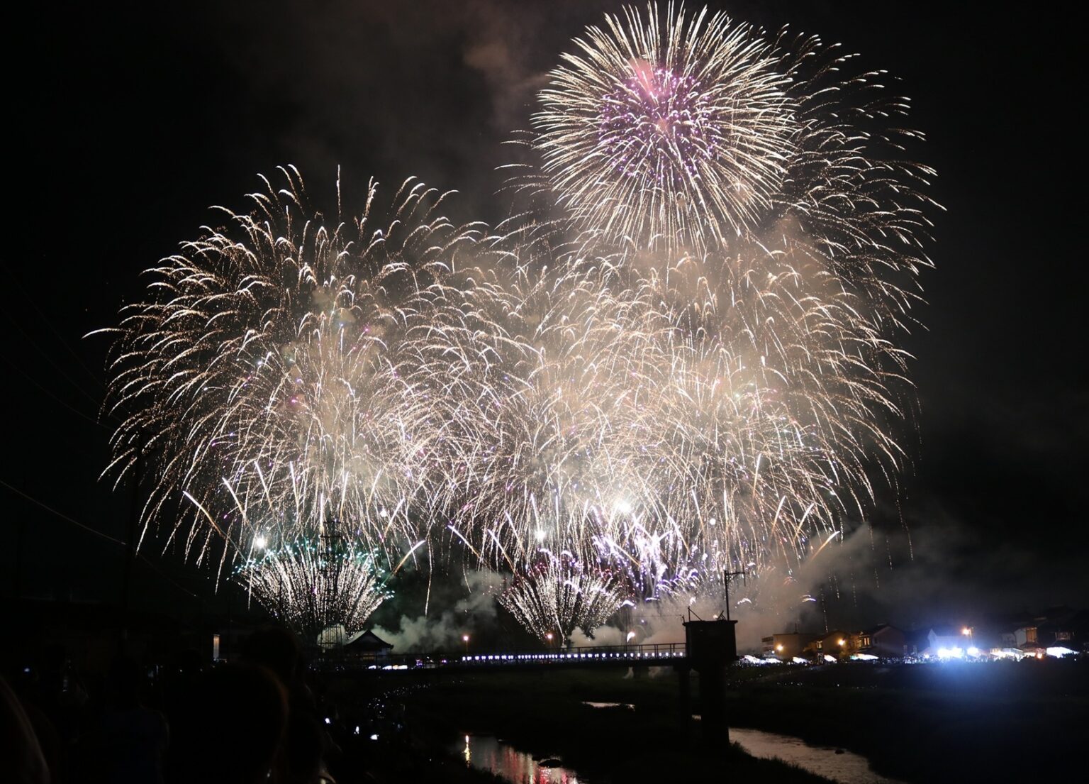盛夏の夜空に4000発 6万人が見物 名張川納涼花火大会 | 【伊賀タウン情報 YOU】
