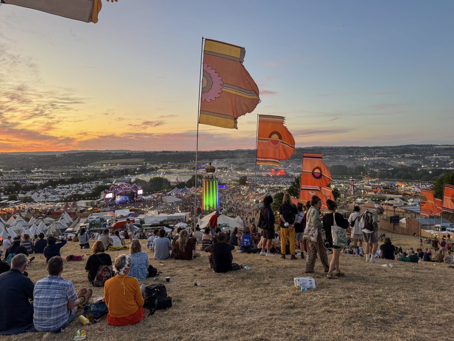 イギリス最大のフェス、「Glastonbury Festival」に仕事で参加！｜EXPAT by クーリエ・ジャポン