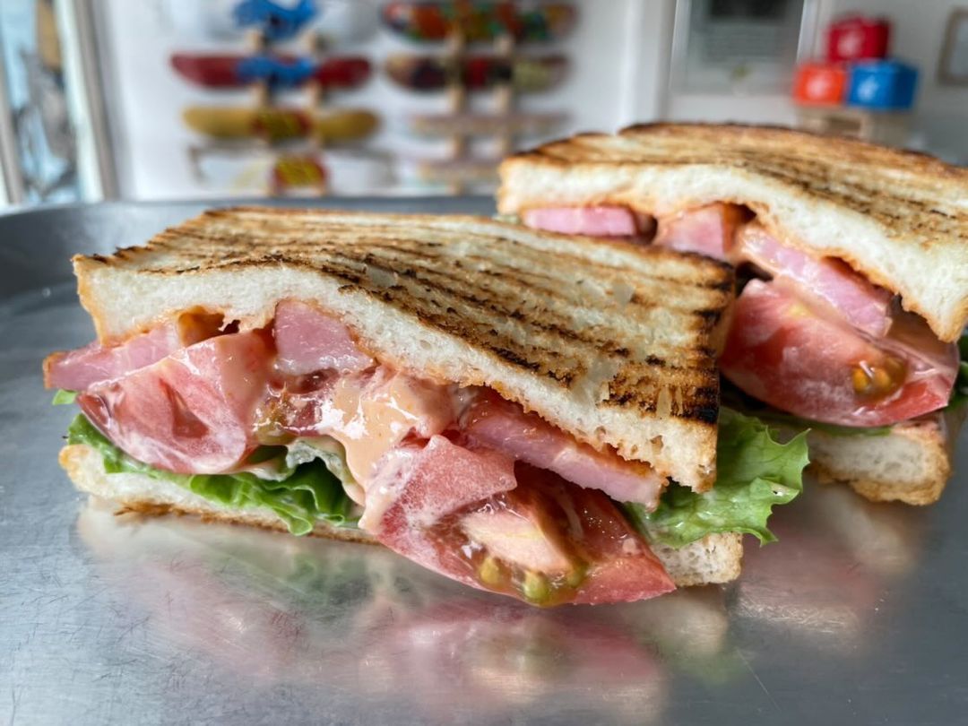 フージーファクトリーのBLTサンド