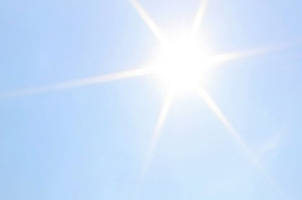 照りつける太陽（イメージ写真）