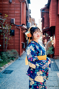 OCHA NORMA 中山夏月姫 写真集 「Almost」より