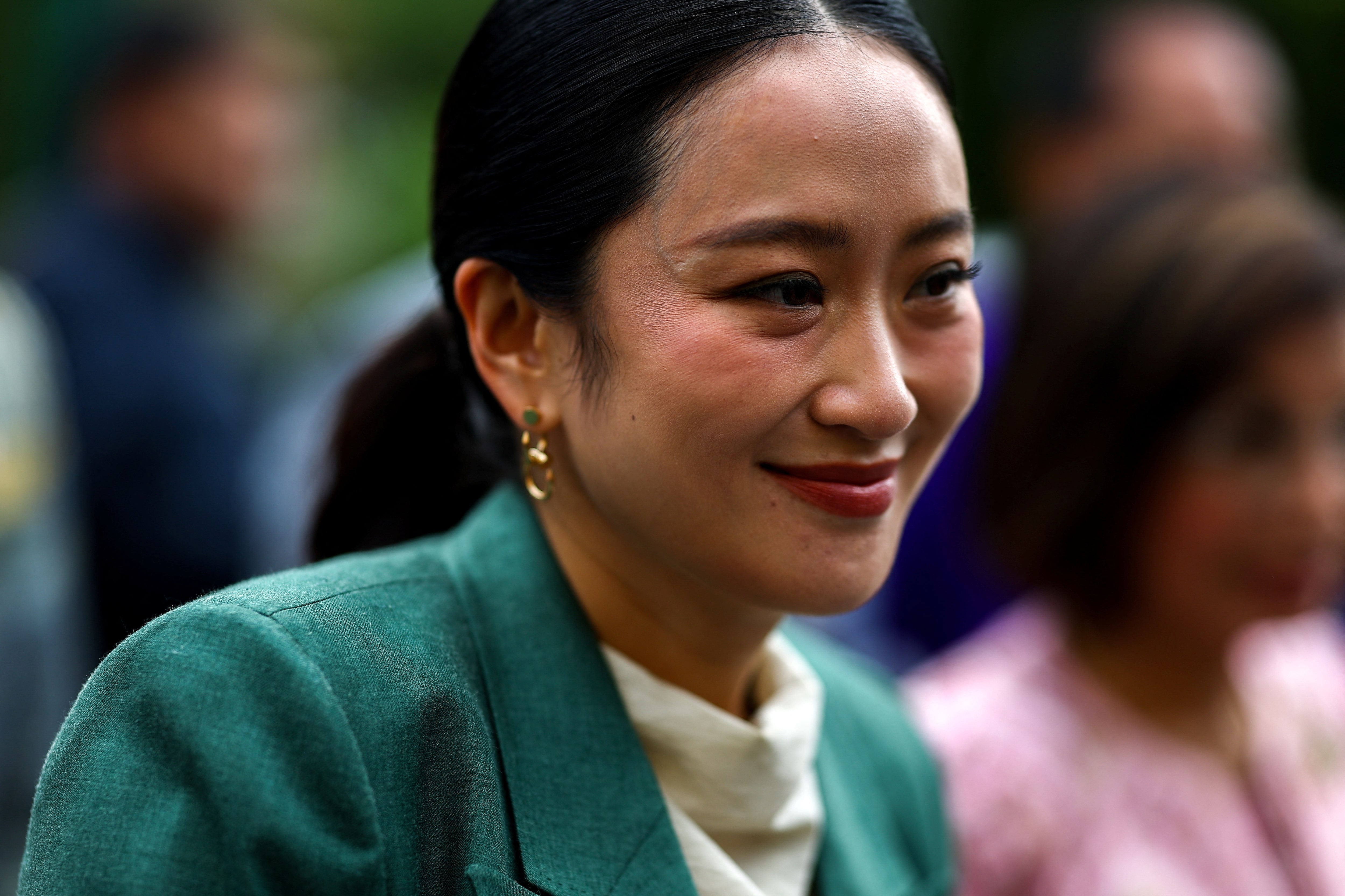 タイ憲法裁、首相の職務停止命じる　失職巡る裁判中