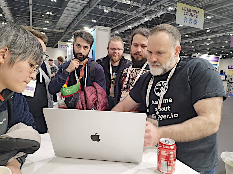 元DockerのSolomon Hykes氏のベンチャーDaggerのブースでデモ実施中