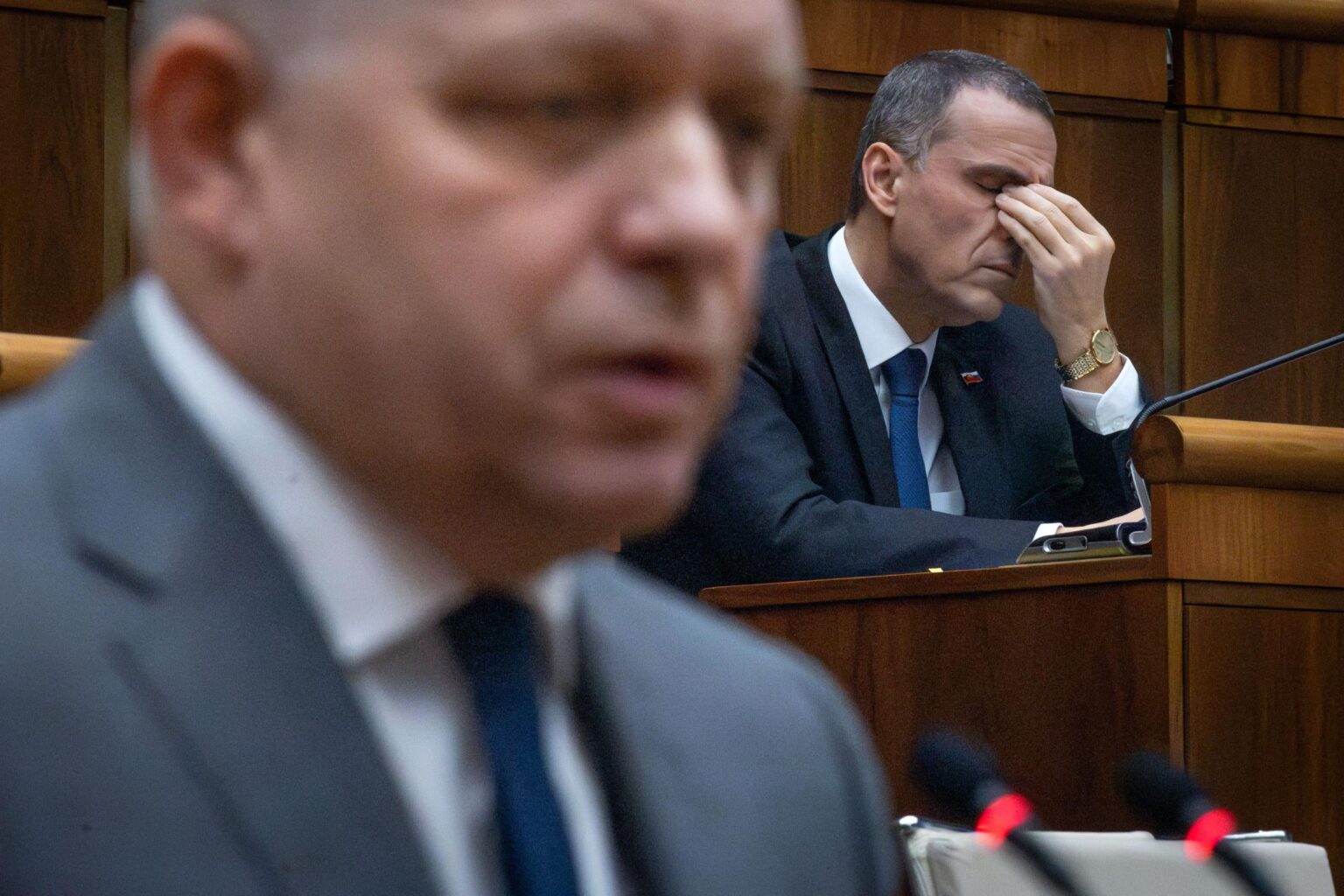 最高の状態の州マフィア：セルから釈放された後にFICOとジリンカを調査した警察官のヴァルガは、自宅から150キロメートルの夜ブレズノに植えられました。彼の妻のところに来なければなりませんでした