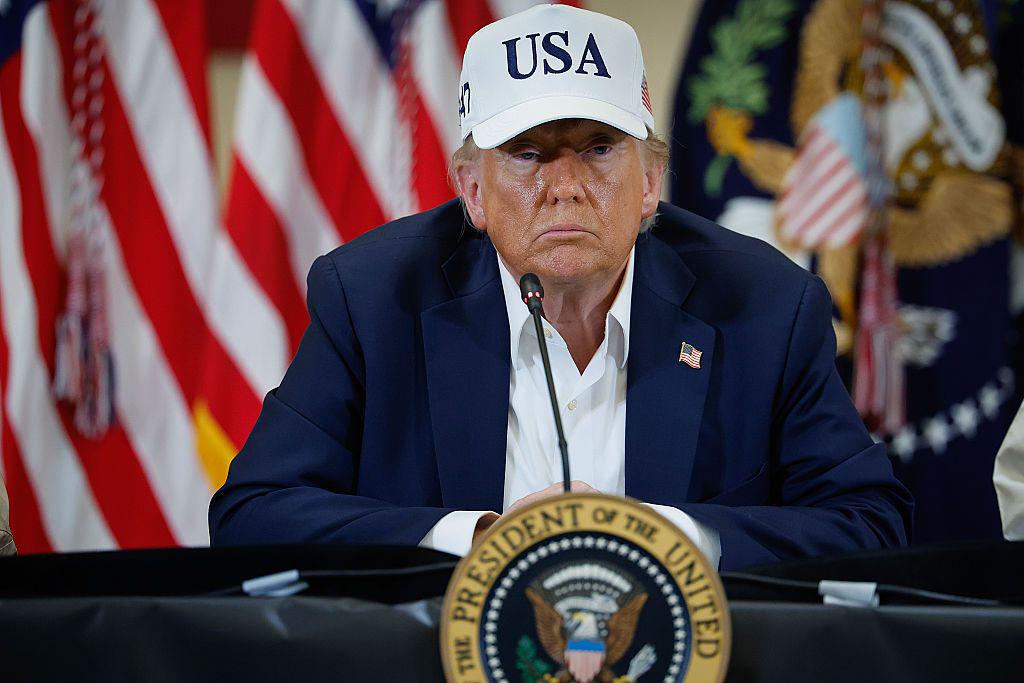 トランプは、就任して以来初めてウクライナに新しい資金を送ることを検討している、とCBSニュースは報告している