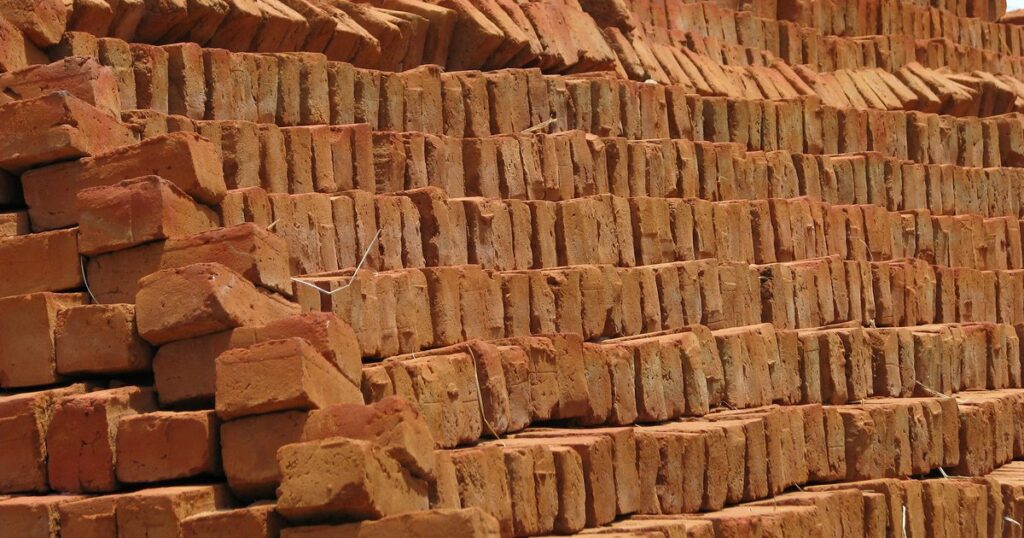 S. Korea: Sri Lankan worker tied to forklift as "punishment" at a brick factory in Naju, authorities launch investigation, incl. co. comments