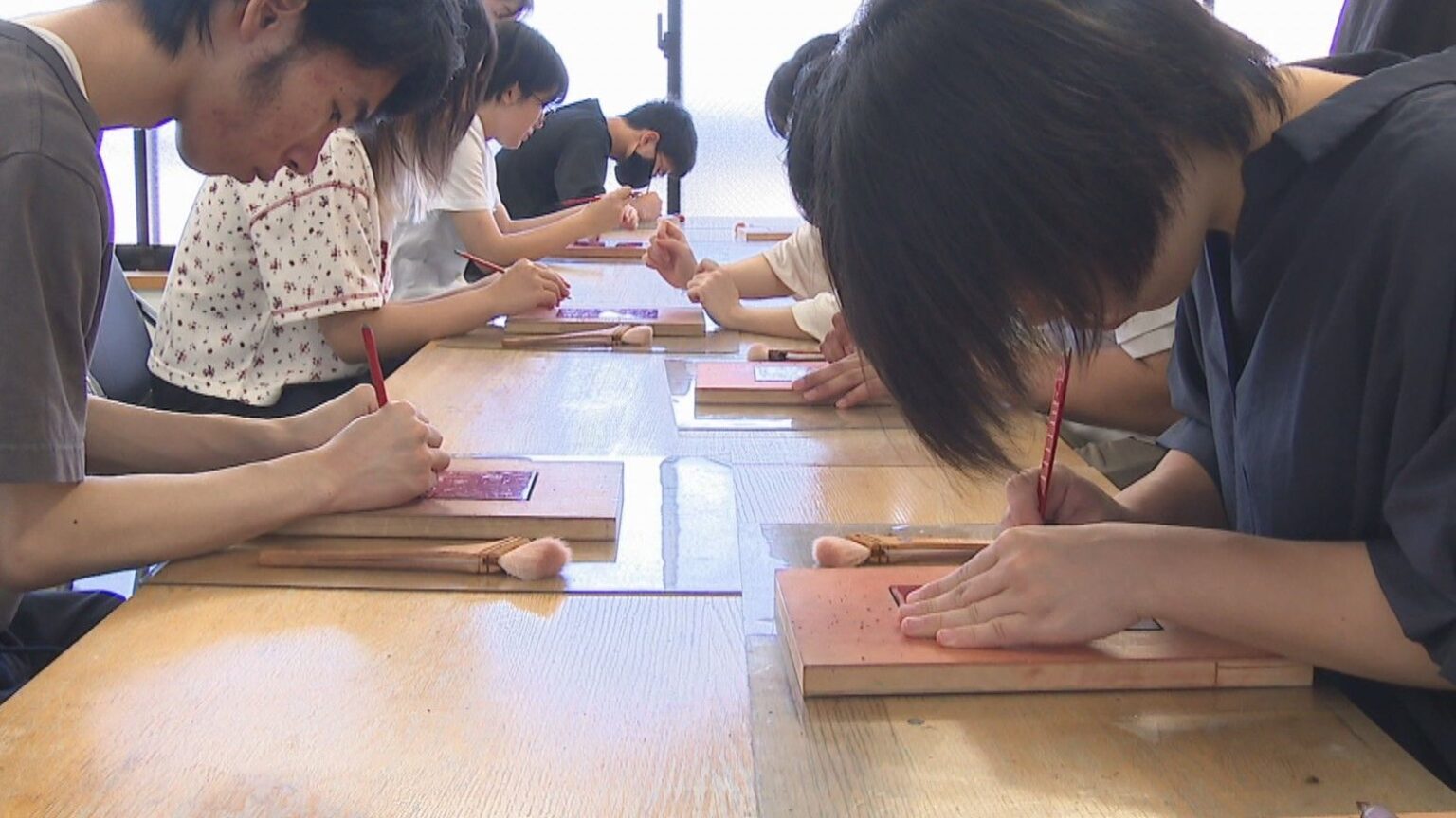 人間国宝などを講師に後継者を育成　「香川県漆芸研究所」でオープンキャンパス　実際に彫刻刀を使った体験も | KSBニュース | KSB瀬戸内海放送