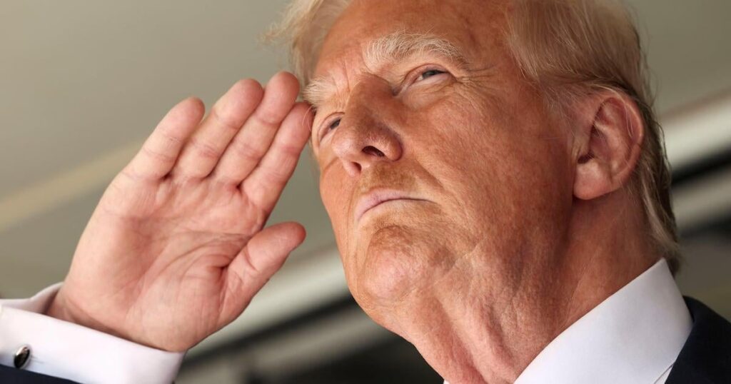 FIFAワールドカップ決勝でサッカーファンにブーイングされたトランプ