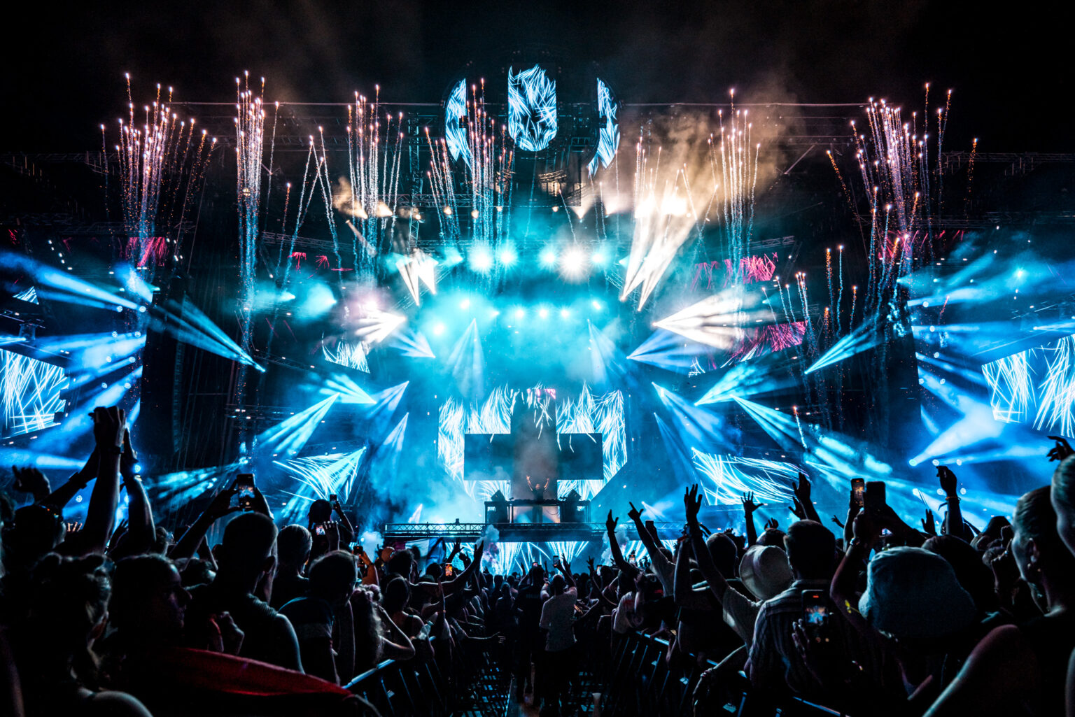 地中海を熱狂で包んだ “ULTRA Europe 2025” LIVE映像が続々公開中 | EDM MAXX