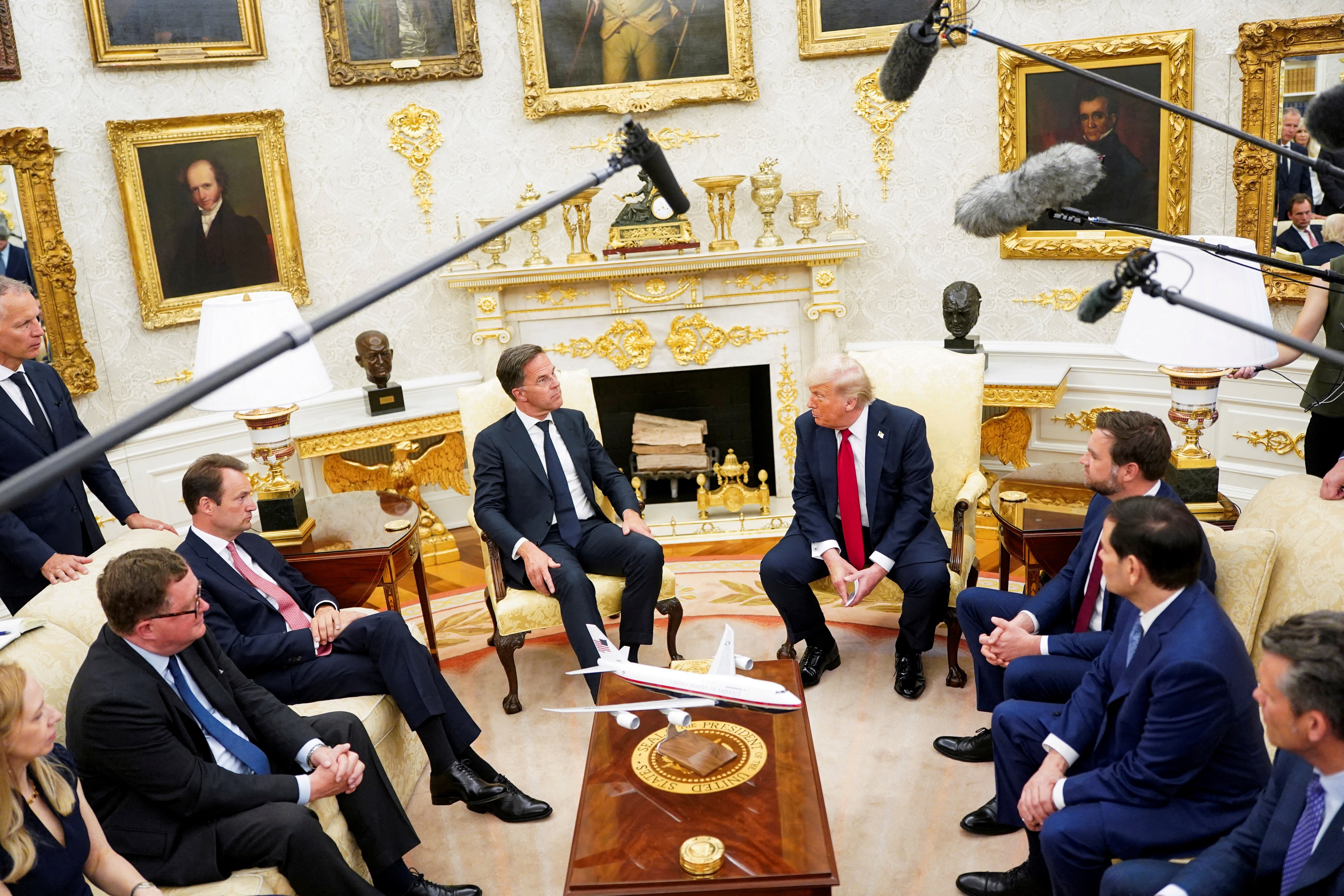 トランプ氏、ウクライナ兵器提供表明 50日以内の和平なければ対ロ制裁