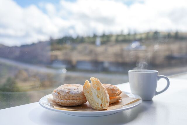 牛伏山（うしぶせやま）の「うしブッセ」」