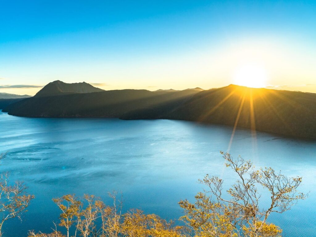 【2025年調査】「湖の風景が美しいと思う都道府県」ランキング！ 2位「北海道」、1位は？ - All About ニュース