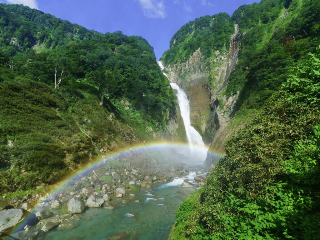 夏に行きたい「富山県の避暑観光地」ランキング！ 「称名滝」などを抑えた圧倒的1位は？【2025年調査】 - All About ニュース