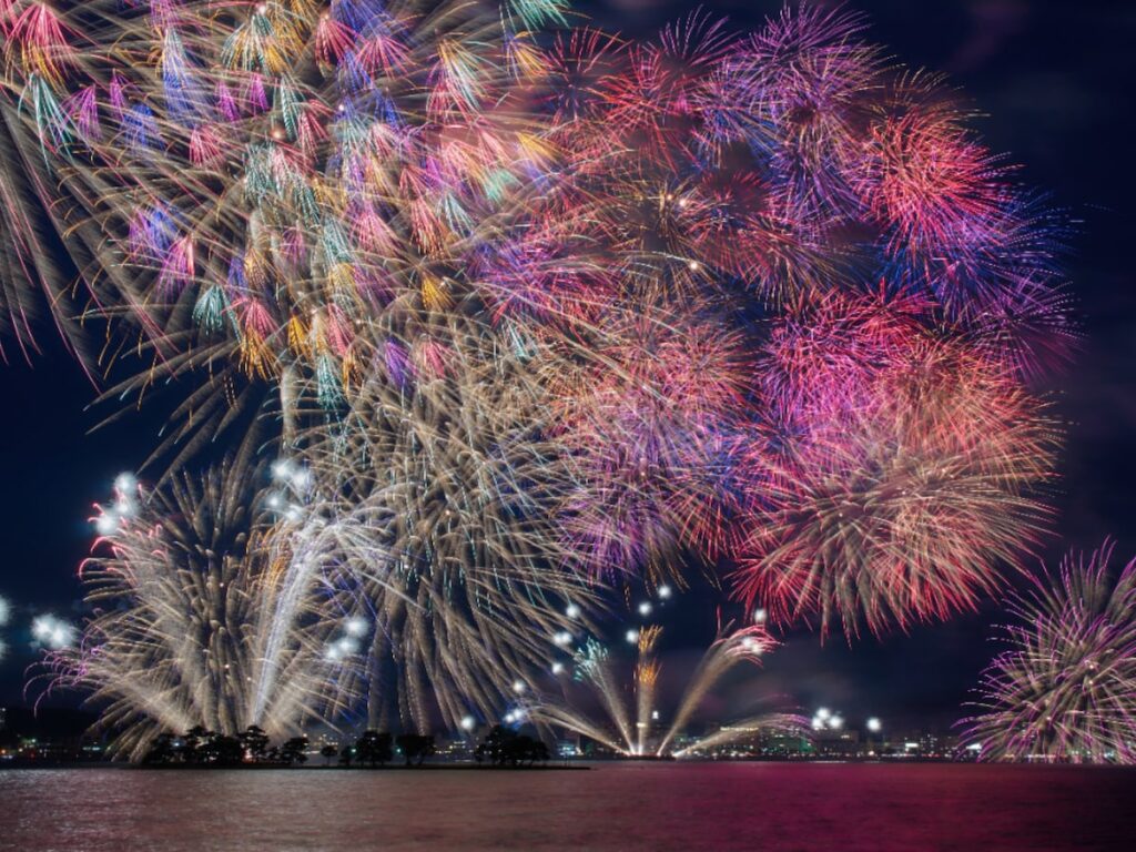 ロケーションが最高な「中国・四国の花火大会」ランキング! 2位「松江水郷祭 湖上花火大会」、1位は? – All About ニュース ロケーションが最高な「中国・四国の花火大会」ランキング! 2位「松江水郷祭 湖上花火大会」、1位は? - All About ニュース