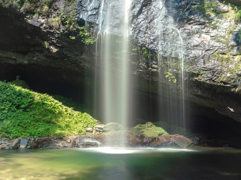 「夏に行きたい島根県の穴場秘境」ランキング！ 2位「竜頭ヶ滝」、1位は？【2025年調査】 - All About ニュース