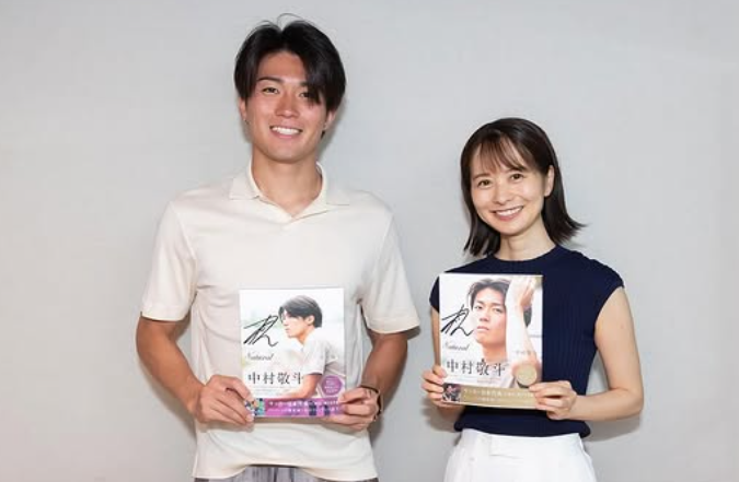 「欧州５試合連続ゴール」中村敬斗と高見侑里、最新フォトブックを手に語る２ショット公開 | 話題の投稿 | スポーツブル (スポブル)