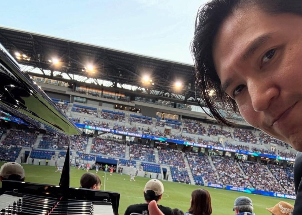 清塚信也がV・ファーレン長崎の試合でキックイン＆生演奏 タカタ会長との交流も報告 | 話題の投稿 | スポーツブル (スポブル)