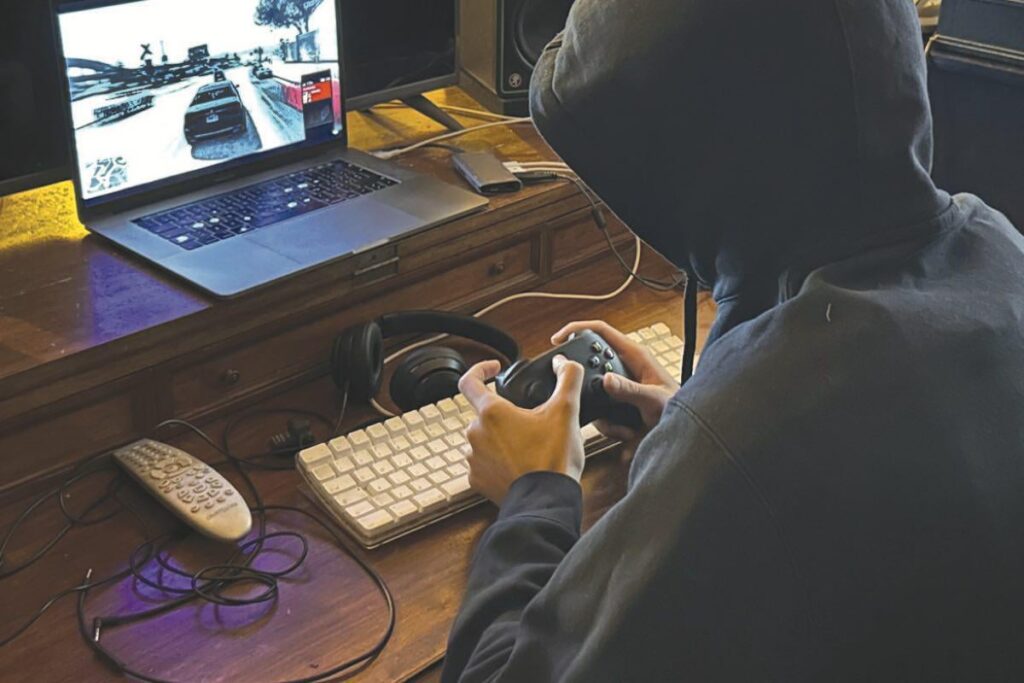 怒りとビデオゲームのショット、15歳のhikikomoriの両親の話：「私たちに対してあなたの手を挙げますが、PCを離すことは間違いでした」