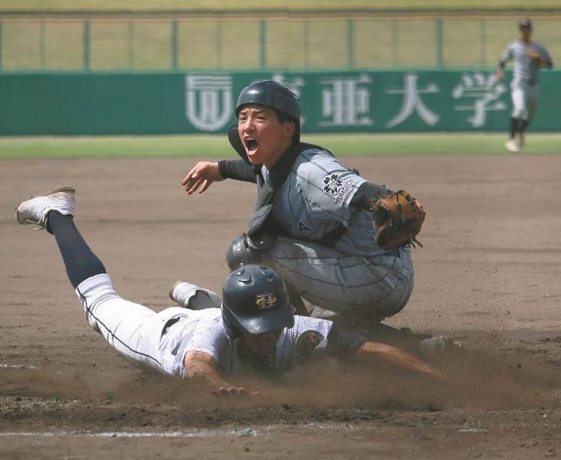 球児たちによる熱戦が始まった第１０７回全国高校野球選手権山口大会＝１２日、下関市冨任のオーヴィジョンスタジアム下関