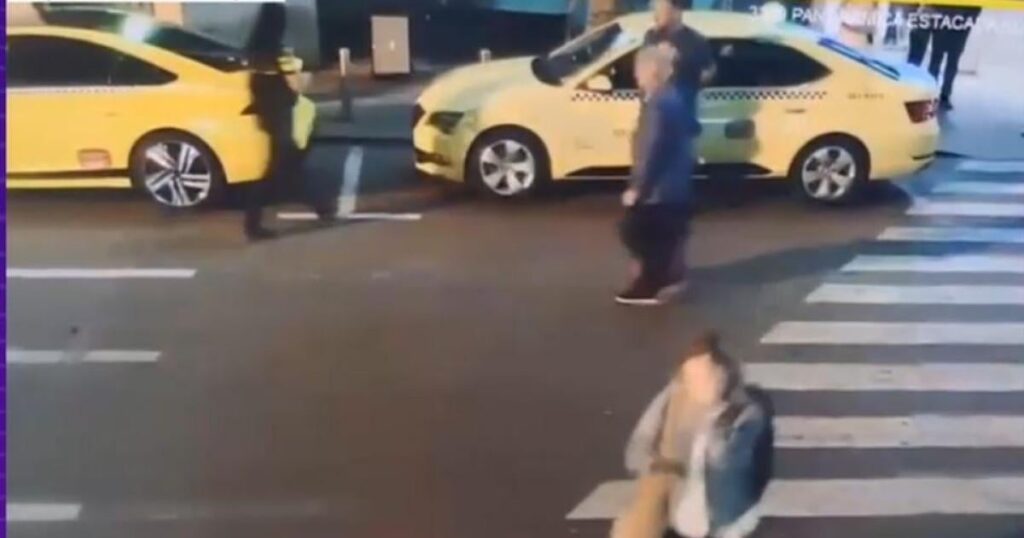 ダシアン・シオロ前首相がタクシー運転手によって拒否された後、オトペニ空港でのスキャンダル。運転手は500レイで警察から罰金を科され、彼の専門的な証明書を拘留されました。