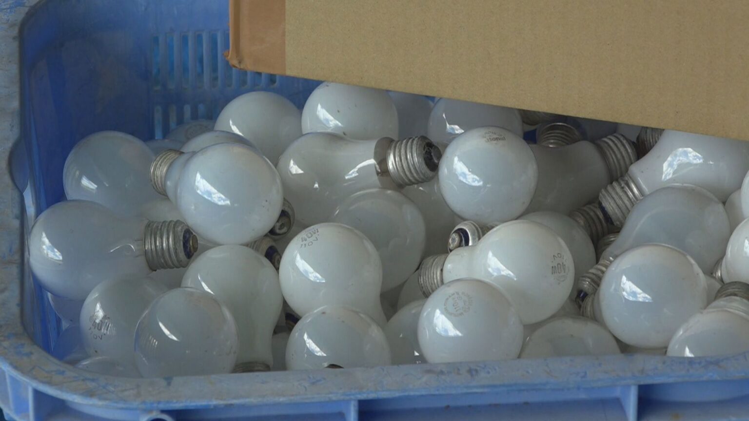 祭りで使うちょうちん電球230点以上が壊される…実行委が被害届を提出 祭りは別の祭りの電球を借りて開催予定 岡山・津山市 | KSBニュース | KSB瀬戸内海放送 祭りで使うちょうちん電球230点以上が壊される…実行委が被害届を提出 祭りは別の祭りの電球を借りて開催予定 岡山・津山市 | KSBニュース | KSB瀬戸内海放送