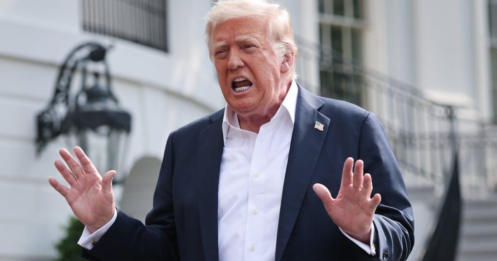 トランプはエプスタインの物語を介してcrash落し続けているので、WSJを訴えます