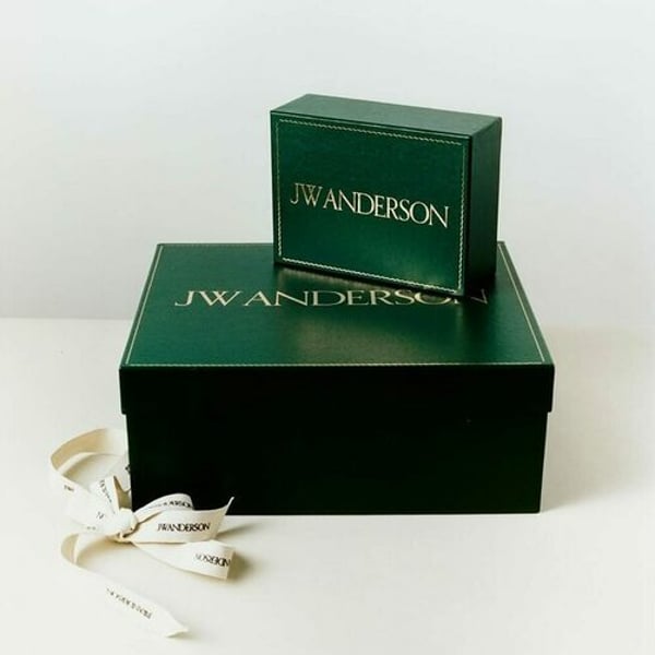 ジョナサン・アンダーソン、JWアンダーソンをライフスタイルブランドとして再創造 - FashionNetwork 日本