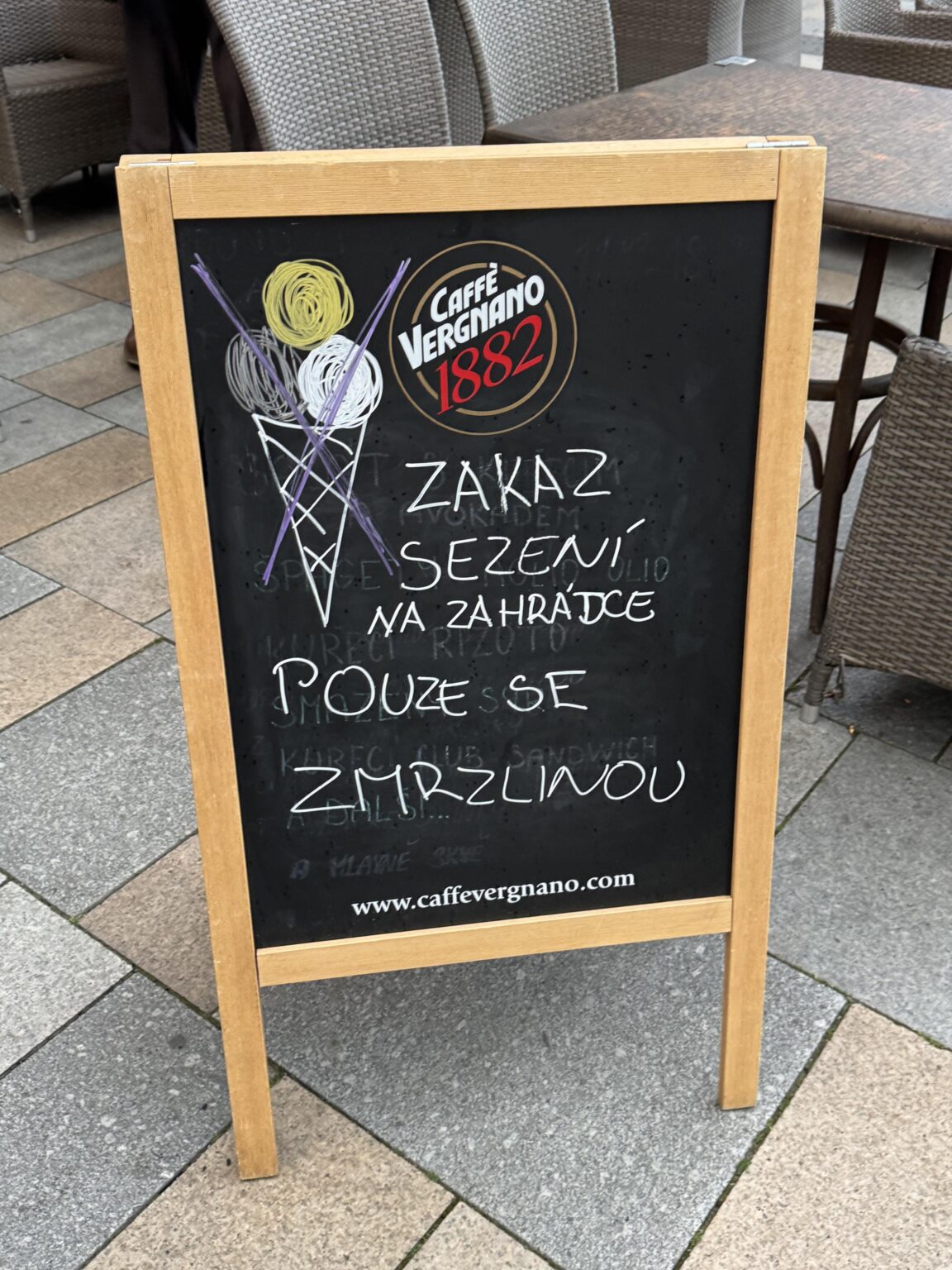 それで、私はアイスクリームと一緒に座ることができますか？