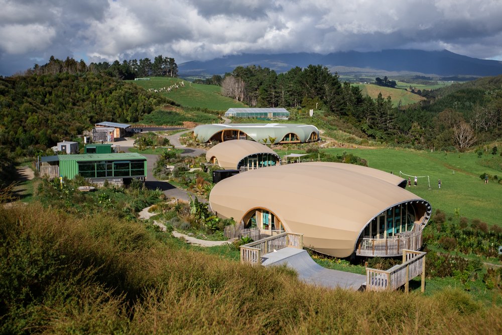 ニュージーランドのタラナキ地方にある、大自然に囲まれたキャンパス｜Image via Green School NZ