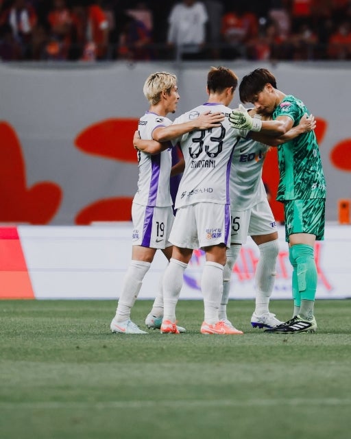 サンフレッチェ広島「魂のCLEAN SHEET」、最後の笛のあと静かに交わされた勝者の誓い | 話題の投稿 | スポーツブル (スポブル)