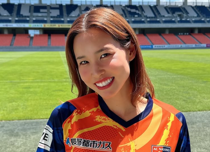 “ユニ姿リラックス”WEリーグ三谷沙也加、オフショットで素顔の笑顔披露 | 話題の投稿 | スポーツブル (スポブル)