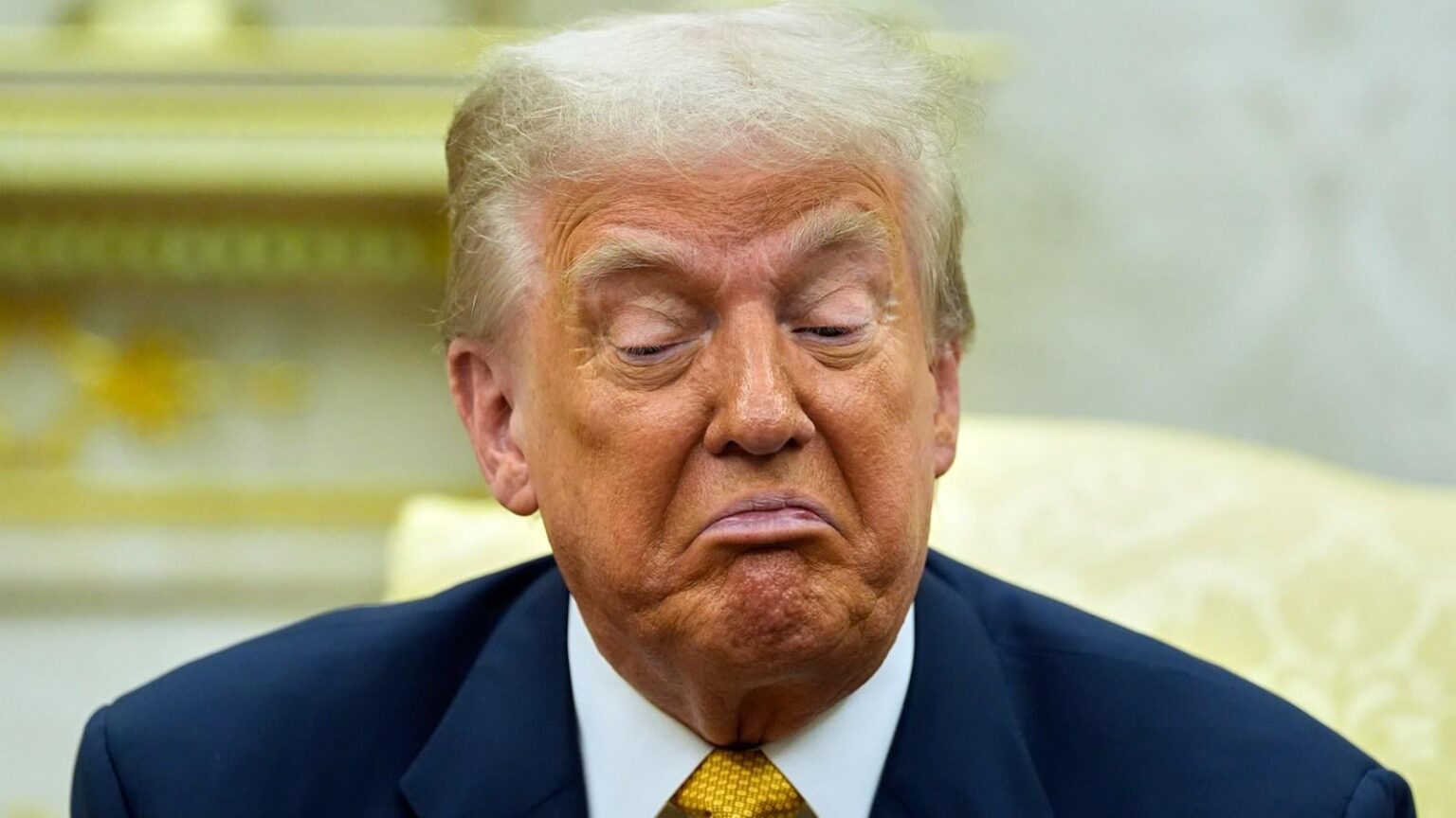 トランプは完全にファシストになります：「それが正しいか間違っているかにかかわらず、それは人々を追いかける時です」