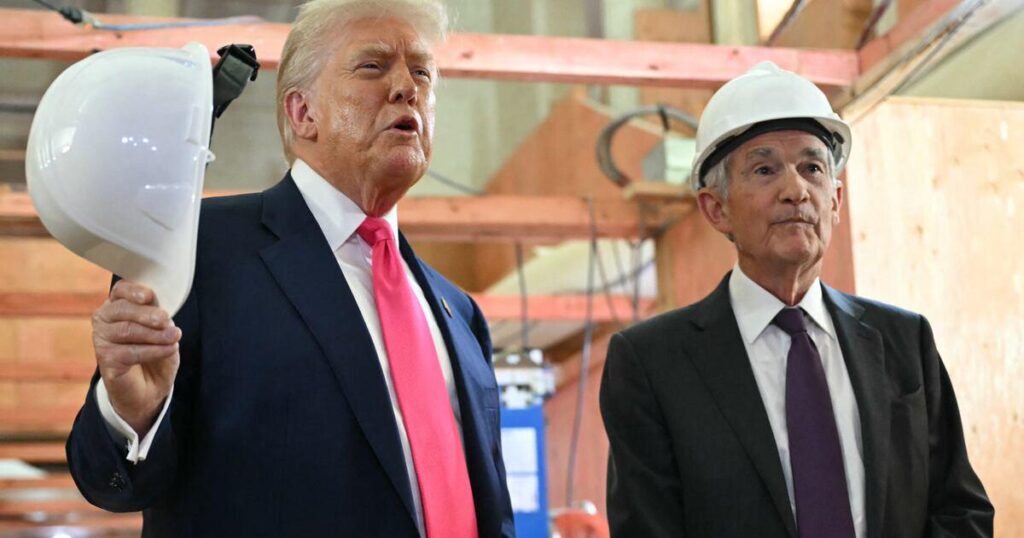 FRBの椅子の事実チェックは、奇妙なビルディングツアー中にトランプを彼の顔にチェックします