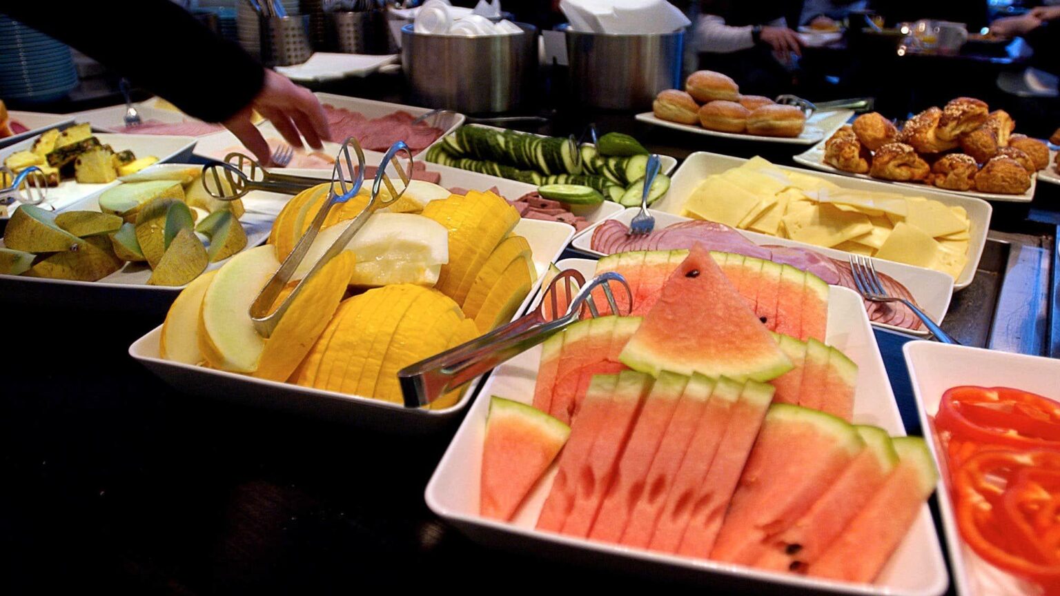 Scandicはホテルの朝食の支払いを開始します
