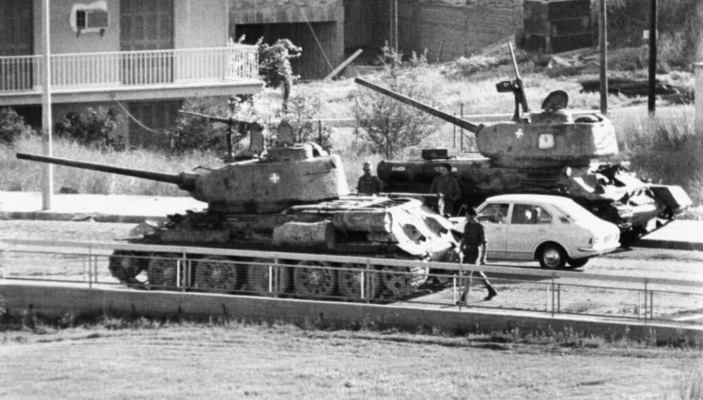 1974年7月15日から51年の危険なクーデターから51年