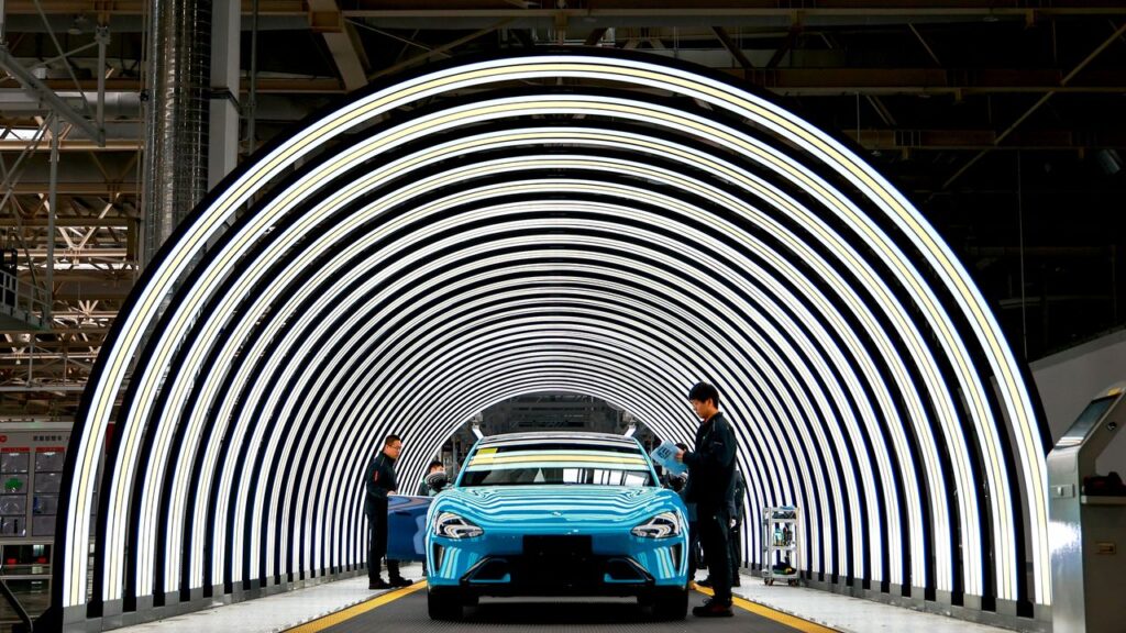 ロボットが主役、中国のEV工場が観光名所に。見学ツアーに応募殺到 | WIRED.jp