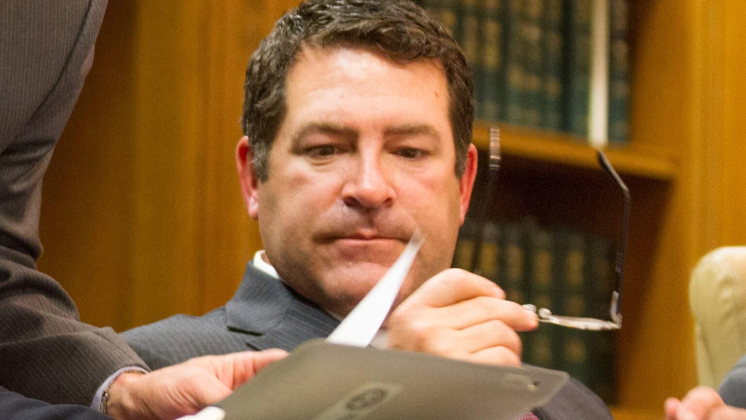 マーク・グリーン議員は議会を辞任し、ジョンソン議長を下院でさらに狭い共和党の過半数を残します